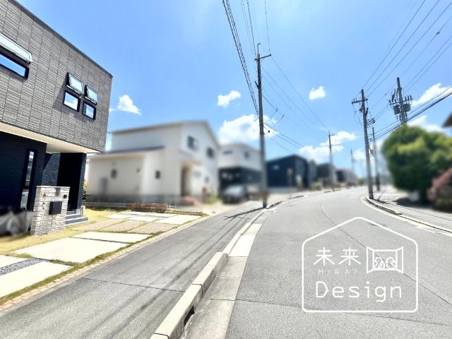 京田辺市同志社山手２丁目　中古戸建住宅 前面道路含む現地写真