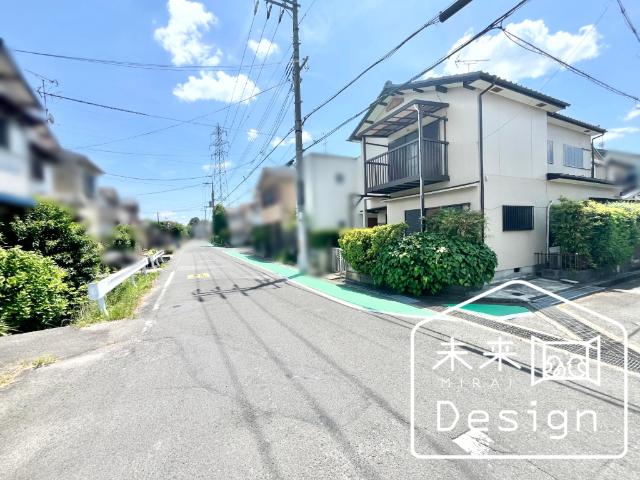 京田辺市東西神屋　中古戸建住宅 前面道路含む現地写真