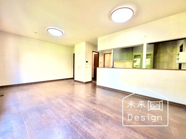 宇治市伊勢田町砂田　中古戸建住宅 リビング