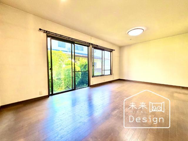 宇治市伊勢田町砂田　中古戸建住宅 リビング