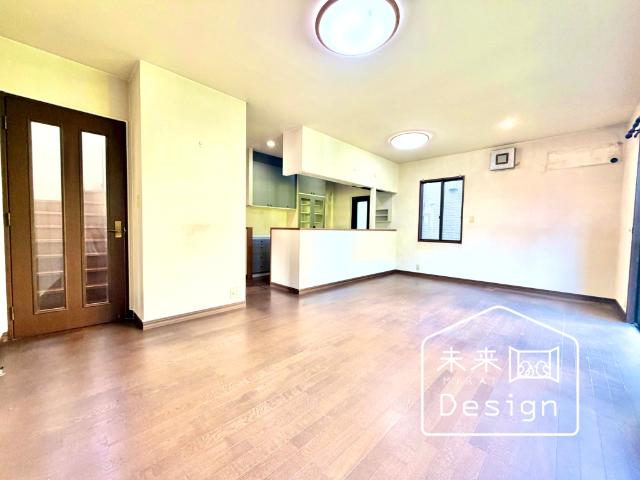 宇治市伊勢田町砂田　中古戸建住宅 リビング