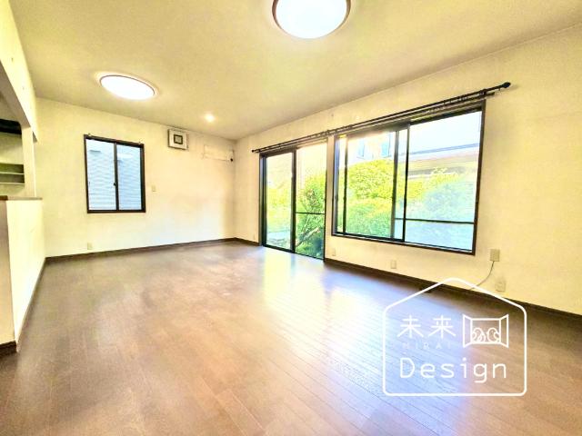 宇治市伊勢田町砂田　中古戸建住宅 リビング