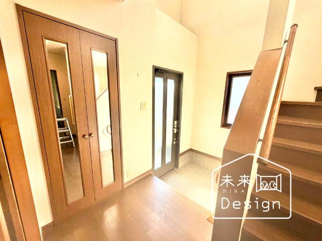 宇治市伊勢田町砂田　中古戸建住宅 玄関