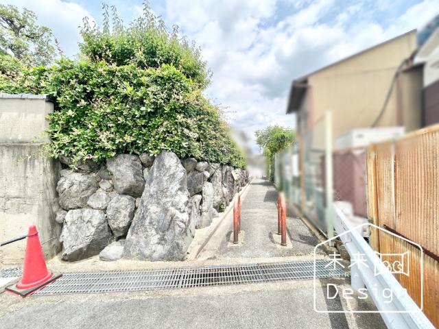 宇治市広野町丸山　新築戸建住宅 前面道路含む現地写真