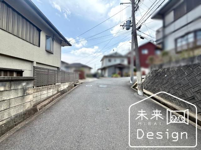 京田辺市薪畠　中古戸建住宅 前面道路含む現地写真