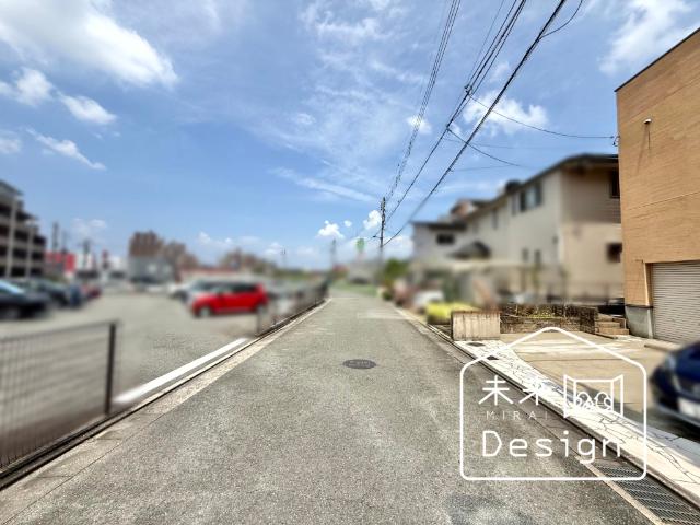 京田辺市山手南1丁目　店舗（事務所）付中古戸建住宅 前面道路含む現地写真
