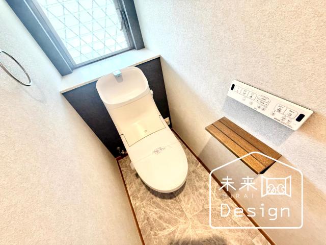 京田辺市薪堀切谷　中古戸建住宅 トイレ