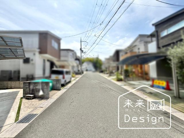 京田辺市薪堀切谷　中古戸建住宅 前面道路含む現地写真