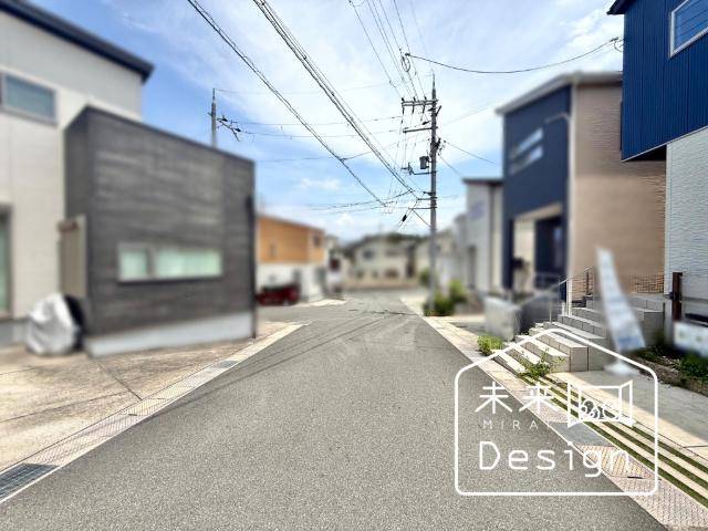 京田辺市薪堀切谷　中古戸建住宅 前面道路含む現地写真