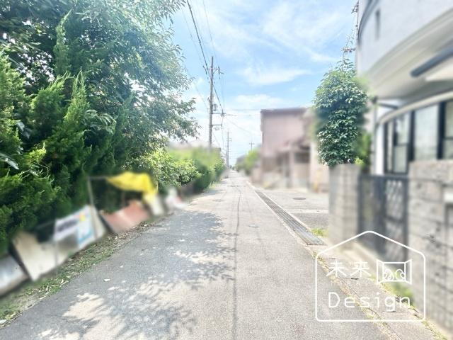 宇治市伊勢田町中ノ田　中古戸建住宅 前面道路含む現地写真