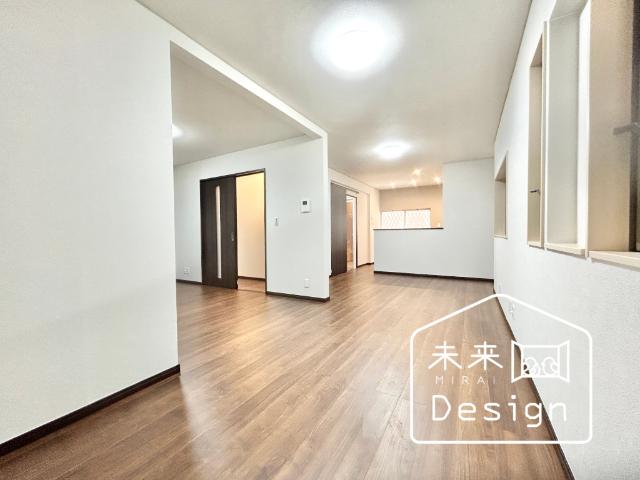 宇治市小倉町春日森　中古戸建住宅 リビング