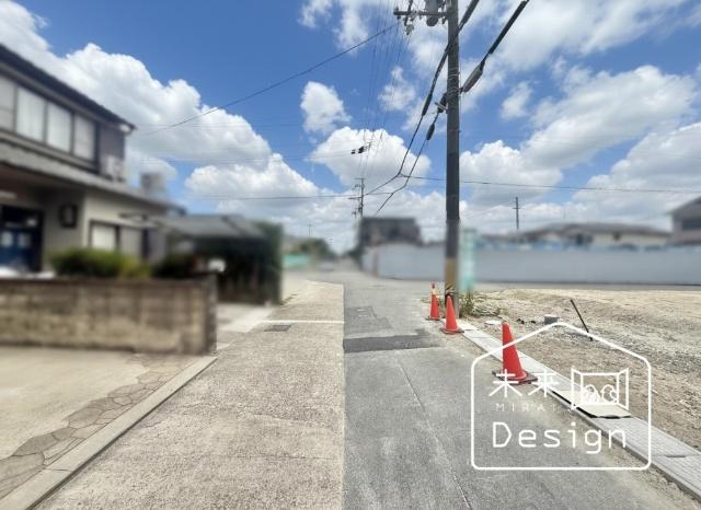 宇治市伊勢田町新中ノ荒　新築戸建住宅　1号棟 前面道路含む現地写真