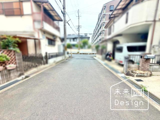 城陽市枇杷庄西ノ口　中古戸建住宅 前面道路含む現地写真