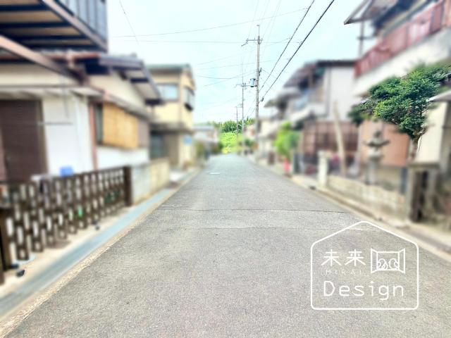 城陽市枇杷庄西ノ口　中古戸建住宅 前面道路含む現地写真
