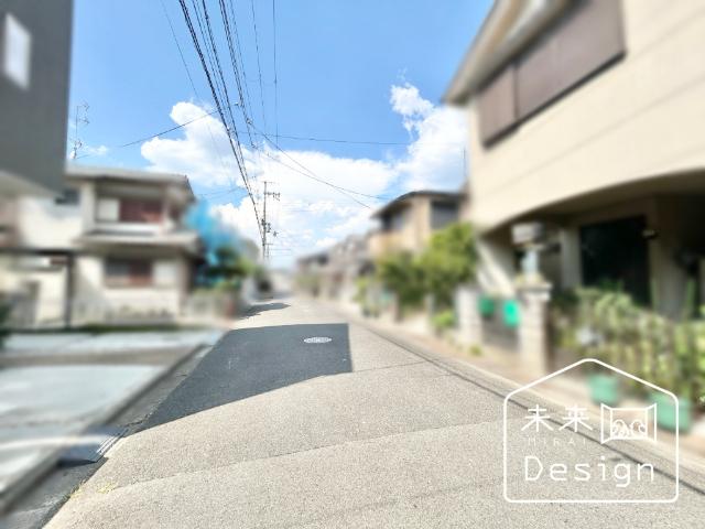 城陽市寺田今橋　収益中古戸建住宅 前面道路含む現地写真
