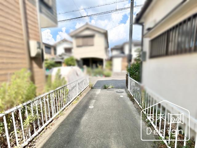 城陽市寺田今橋　収益中古戸建住宅 前面道路含む現地写真