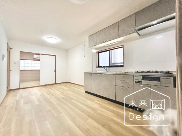 宇治市伊勢田町中ノ田　中古戸建住宅 リビング