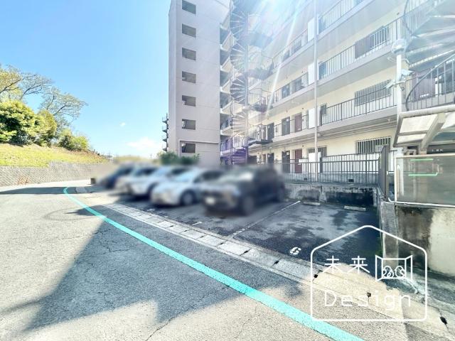枚方ハイツ8号棟 駐車場