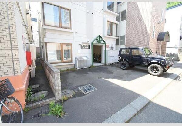 札幌市中央区南五条西マンション 駐車場