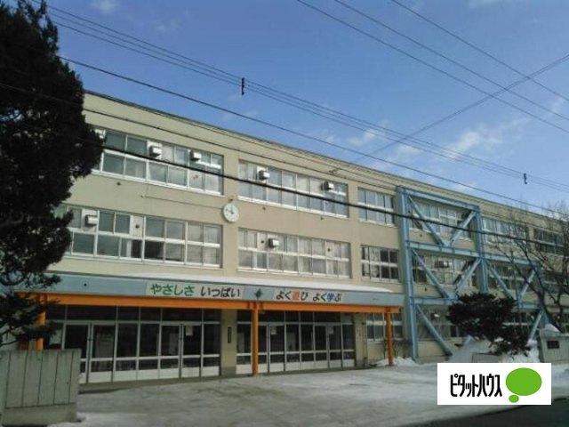 札幌市立八軒小学校：103m