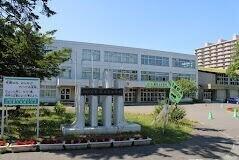 江別市立野幌若葉小学校：1215m
