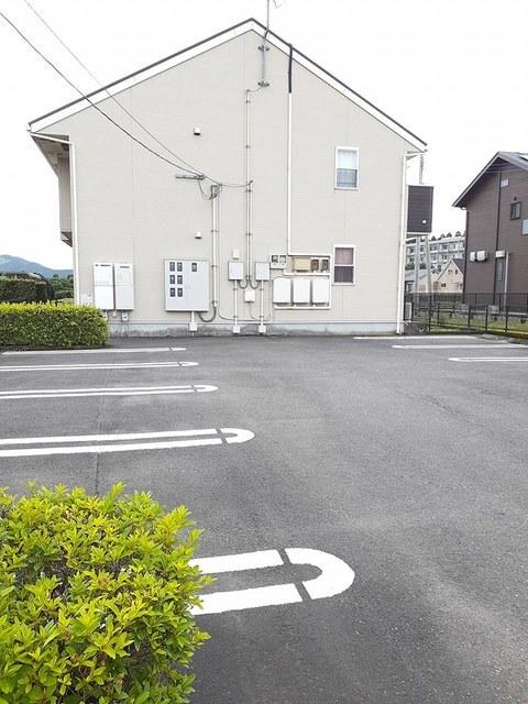クレメントハウス（202） 駐車場