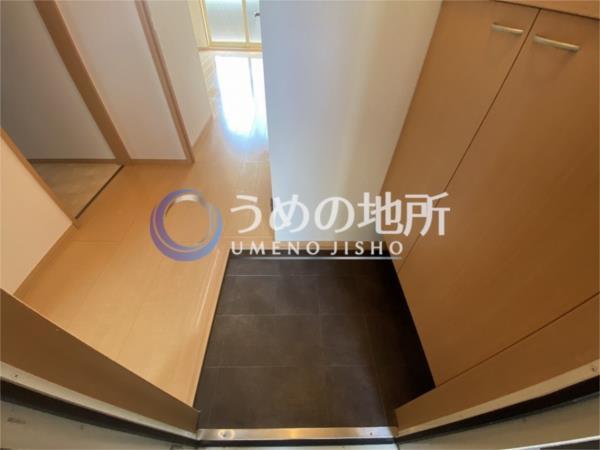 ﾘﾋﾞﾝｸﾞﾀｳﾝ江戸屋敷E棟（113） 玄関