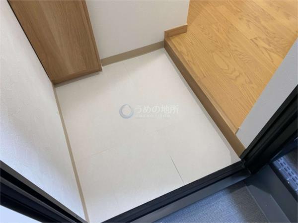 ﾘﾗﾌｫｰﾄ津福（105） 玄関
