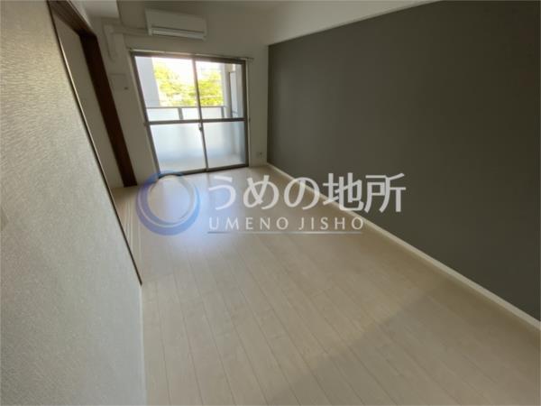 ﾗﾌﾚｼｰｻ医大通り（302） リビング
