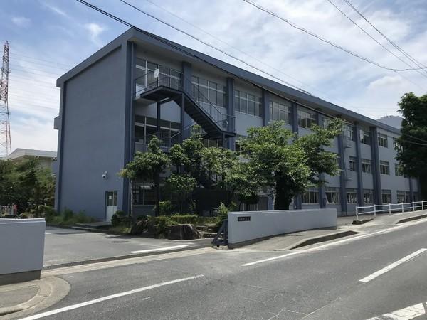 多治見市立小泉中学校：2082m