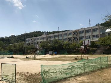 瑞浪市立瑞陵中学校：472m