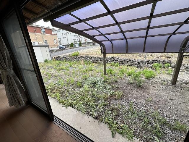 西小田町貸家 庭