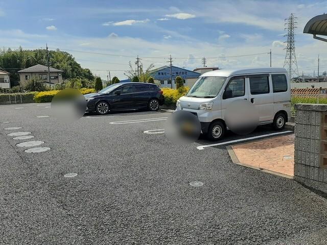 メゾン　ララリ（203） 駐車場