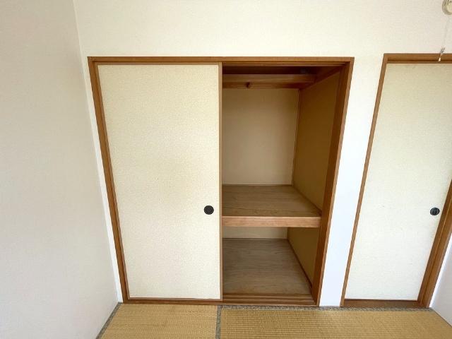 エスペランサ明世　B棟 収納