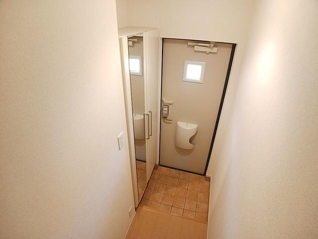 サニーレジデンス　２号館（202） 玄関