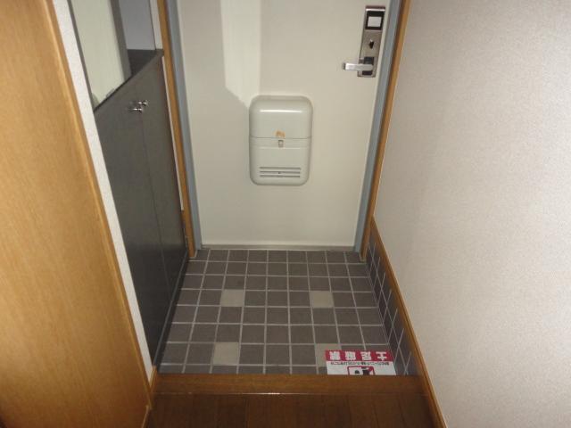 サンフィットメゾンオカダ 玄関