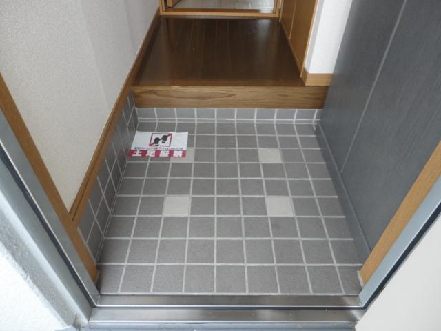 サンフィットメゾンオカダ 玄関