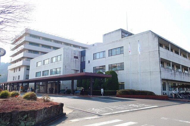 県病院：1300m