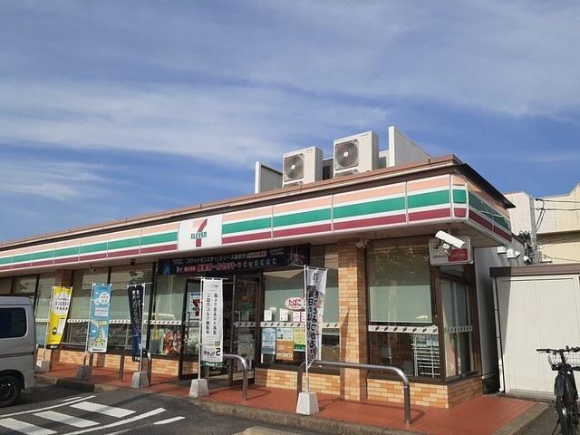 セブンイレブン：850m