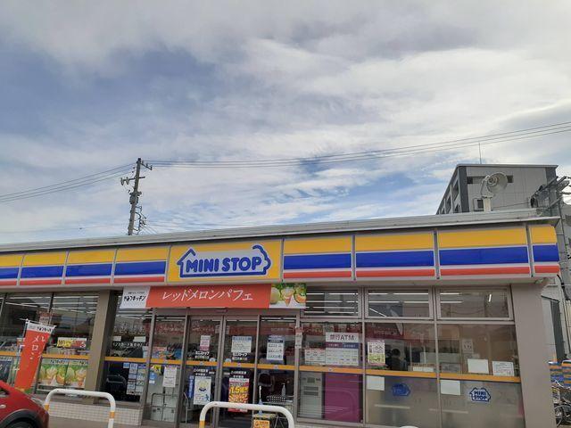 ミニストップ：370m