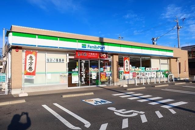 ファミリーマート：850m