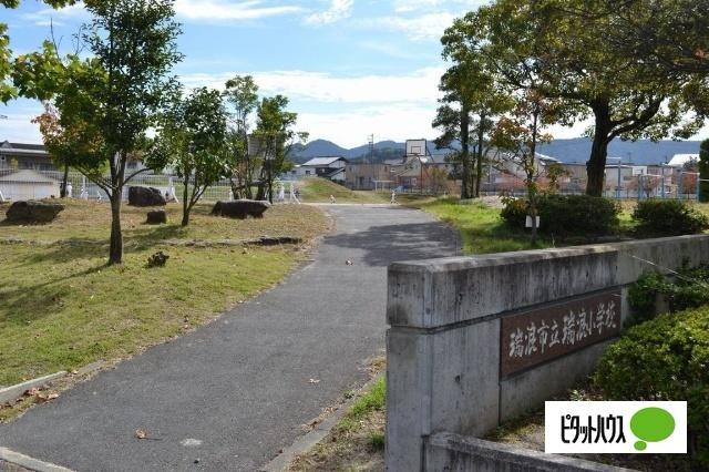 瑞浪市立瑞浪小学校：893m