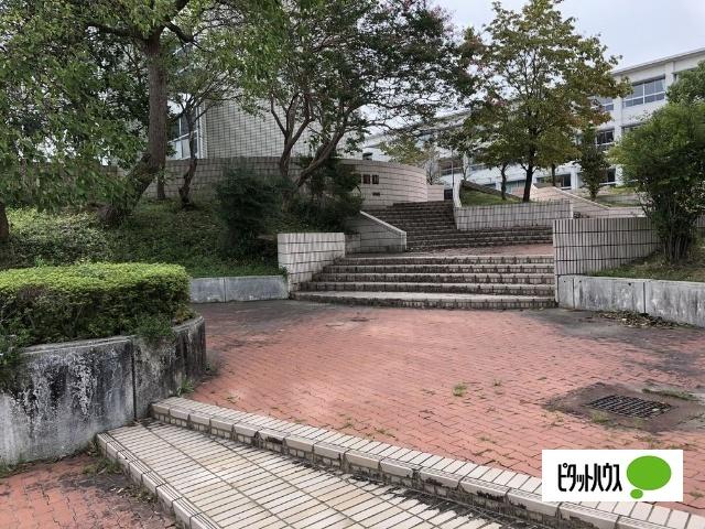 土岐市立泉中学校：1302m