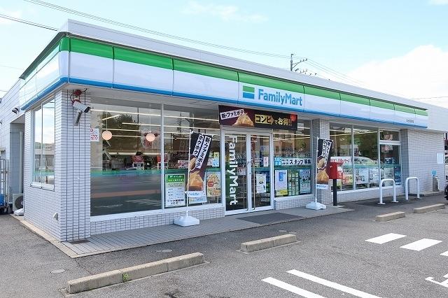 ファミリーマート：300m