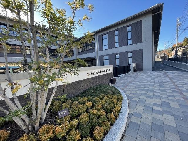多治見市立小泉小学校：591m