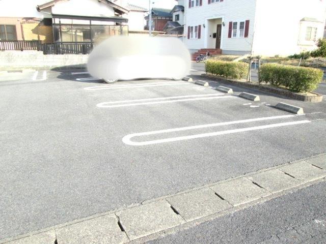 ラフィネ・小田（301） 駐車場