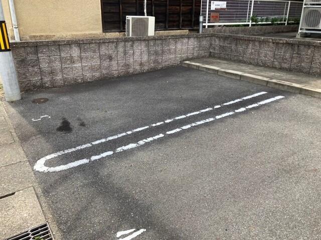 ジュネス丸山Ｄ（202） 駐車場