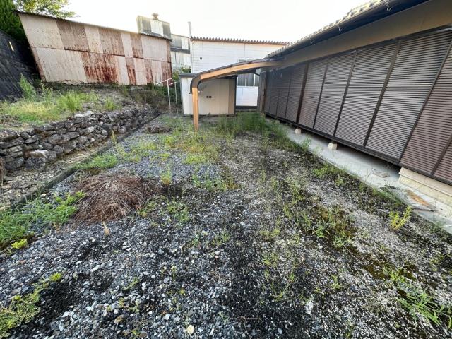 西小田町貸家 駐車場