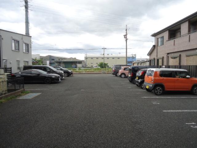 リヴィエール（203） 駐車場