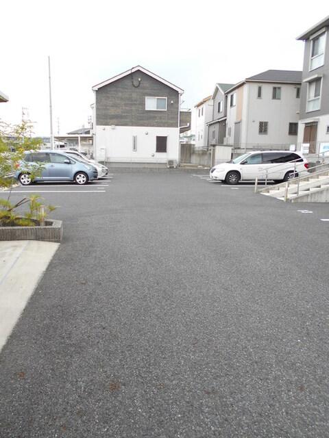 シャンポール（101） 駐車場